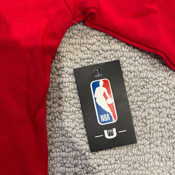 Chicago Bulls Crop Sweatshirt - Picture 6 of 7